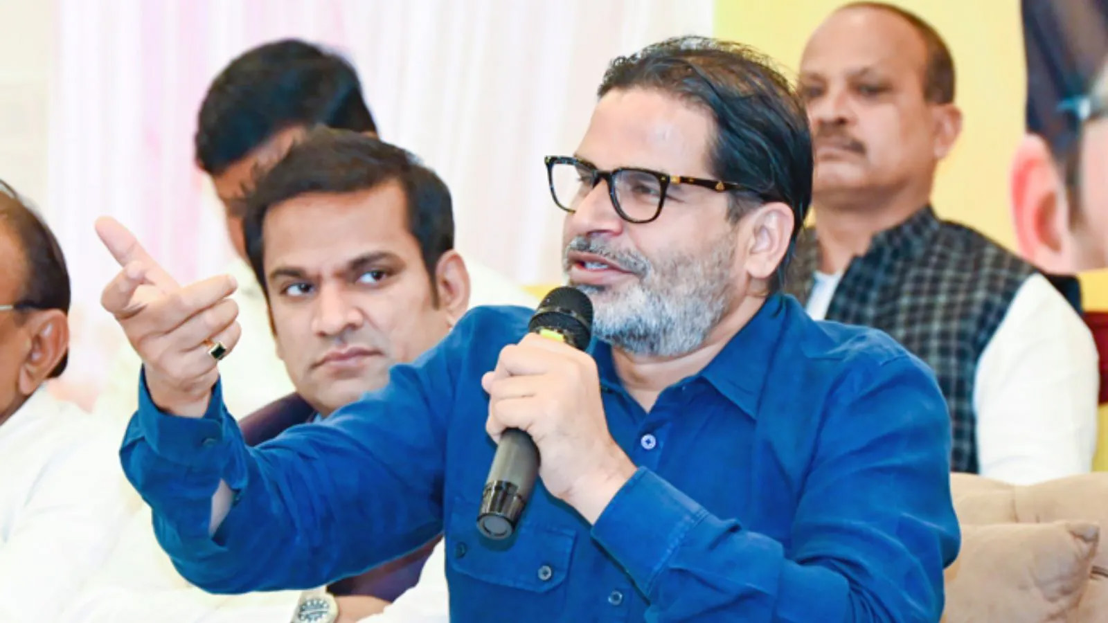 பிஹார் இடைத்தேர்தலில் களமிறங்கும் பிரசாந்த் கிஷோர்: அரசியல் போட்டி சூடுபிடிக்கிறது!